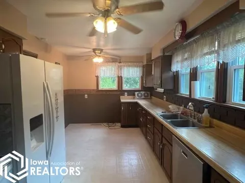 418 E Washington St, Centerville, IA 52544 photo 5