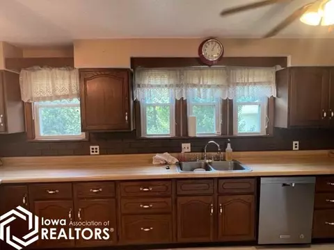 418 E Washington St, Centerville, IA 52544 photo 7