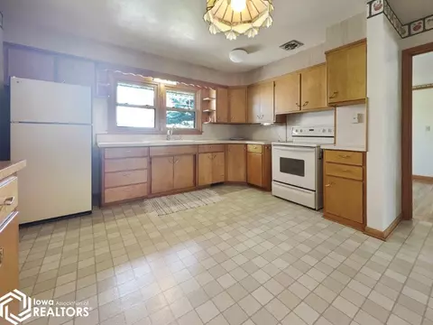 614 7th Ave NE, Hampton, IA 50441 photo 2