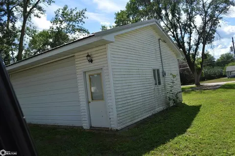 921 4th St NW, Hampton, IA 50441 photo 3