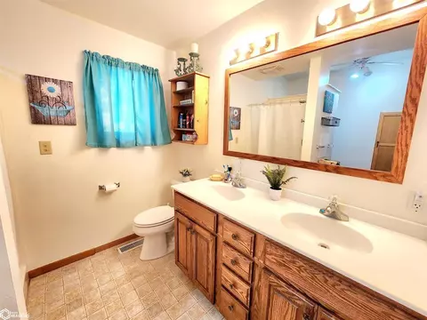 303 2nd St SE, Hampton, IA 50441 photo 21