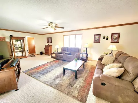 303 2nd St SE, Hampton, IA 50441 photo 2