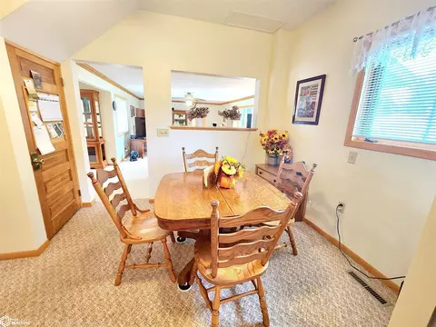 303 2nd St SE, Hampton, IA 50441 photo 12