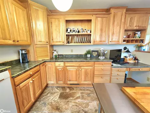 303 2nd St SE, Hampton, IA 50441 photo 18
