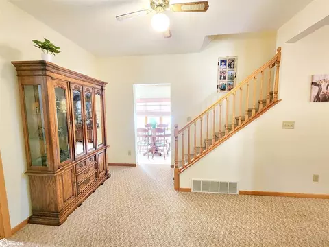 303 2nd St SE, Hampton, IA 50441 photo 6