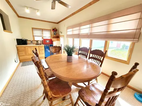 303 2nd St SE, Hampton, IA 50441 photo 9