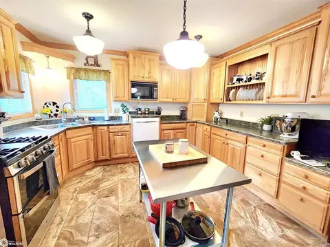 303 2nd St SE, Hampton, IA 50441 photo 16