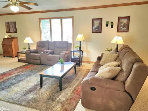 303 2nd St SE, Hampton, IA 50441 photo 4