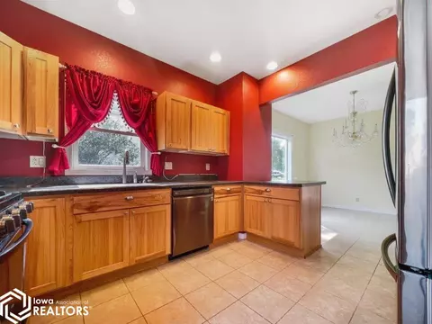 114 3rd St SE, Hampton, IA 50441 photo 4