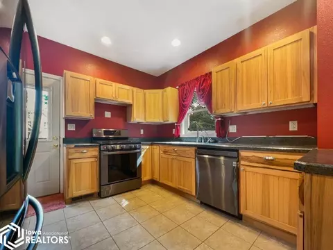 114 3rd St SE, Hampton, IA 50441 photo 3