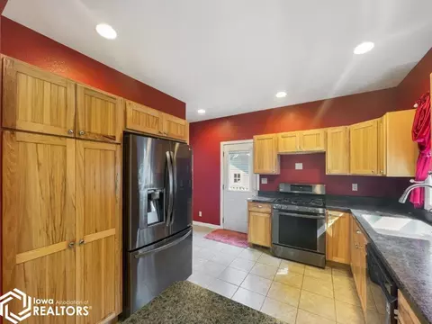 114 3rd St SE, Hampton, IA 50441 photo 2
