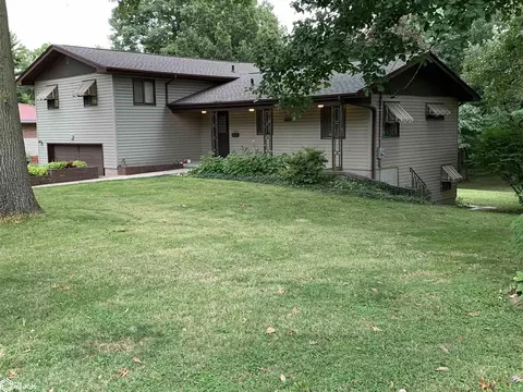 124 Golf Ln, Burlington, IA 52601