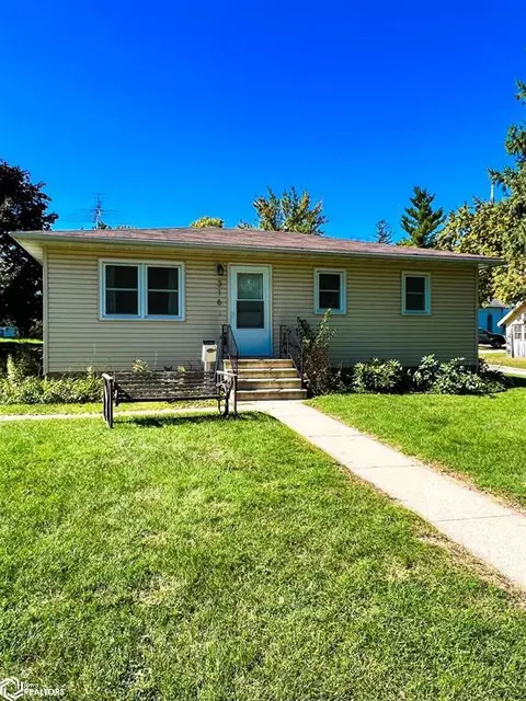 316 N 9th St, Forest City, IA 50436