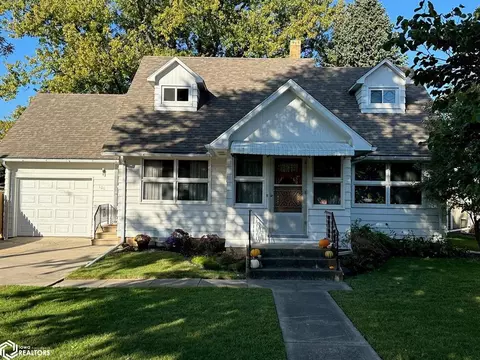 106 S Ridgley St, Algona, IA 50511