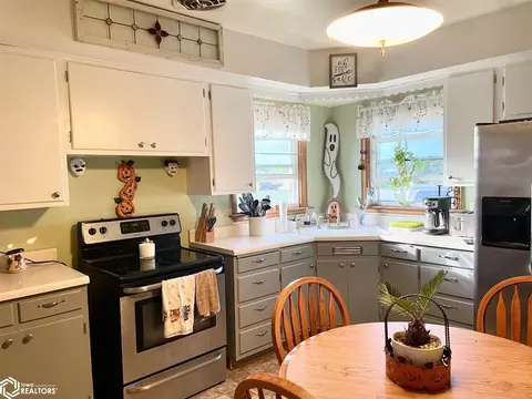 305 S Jefferson Ave, Dows, IA 50071 photo 9