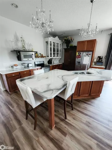 900 S Cedar St, Creston, IA 50801
