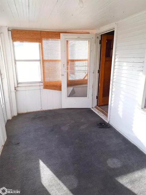302 6th Ave NE, Hampton, IA 50441 photo 2