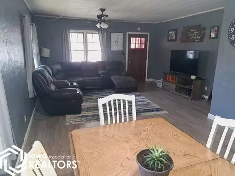 302 6th Ave NE, Hampton, IA 50441 photo 3