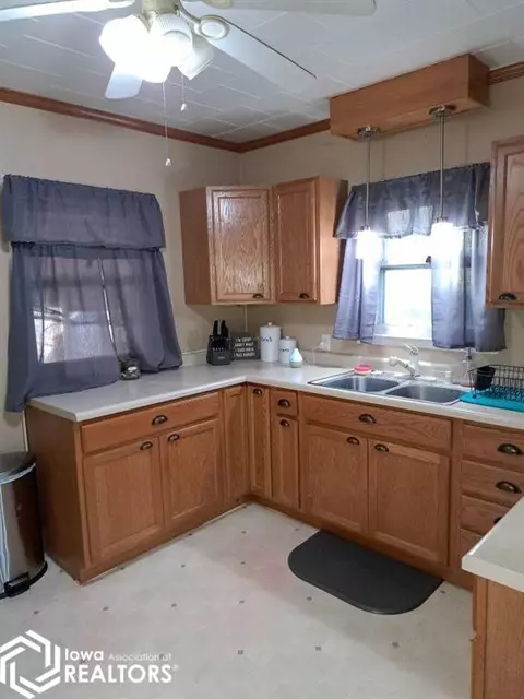 302 6th Ave NE, Hampton, IA 50441 photo 6