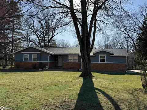 12169 Sylvan Heights Rd, Burlington, IA 52601