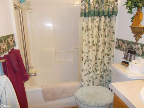 809 Quiet Hbr, Creston, IA 50801 photo 18