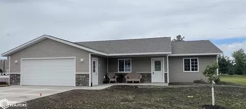 803 W 13th St, Vinton, IA 52349