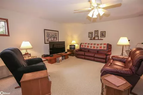 324 E Ave, Nevada, IA 50201 photo 16
