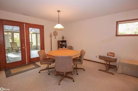 324 E Ave, Nevada, IA 50201 photo 17