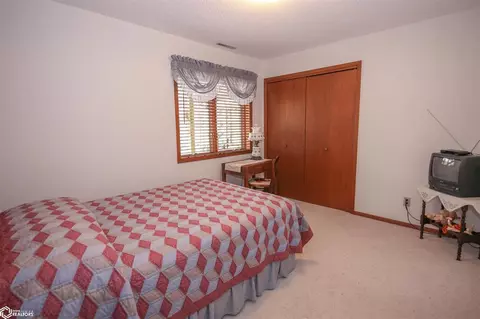 324 E Ave, Nevada, IA 50201 photo 21
