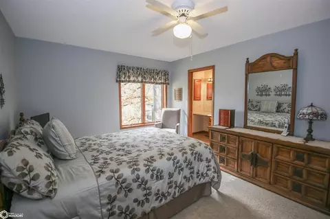 324 E Ave, Nevada, IA 50201 photo 14