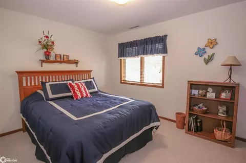 324 E Ave, Nevada, IA 50201 photo 22