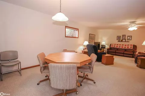 324 E Ave, Nevada, IA 50201 photo 18