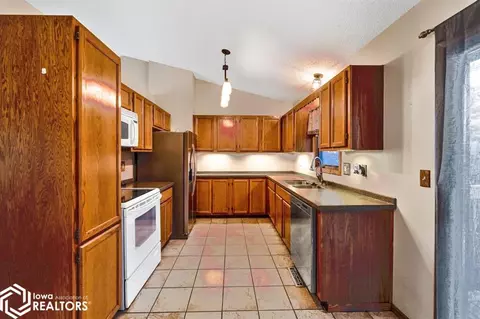 2012 E Maish Ave, Des Moines, IA 50320 photo 15