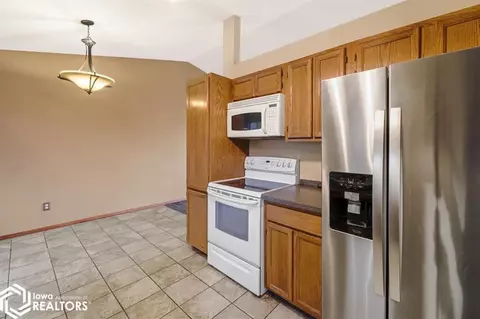 2012 E Maish Ave, Des Moines, IA 50320 photo 18