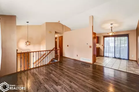 2012 E Maish Ave, Des Moines, IA 50320 photo 10