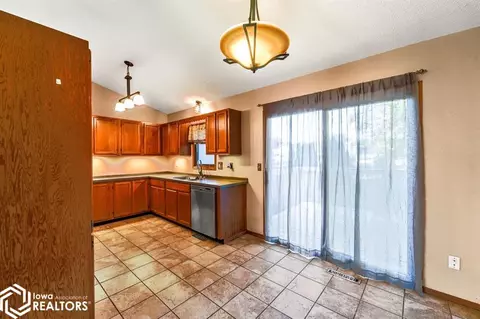 2012 E Maish Ave, Des Moines, IA 50320 photo 13