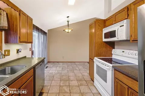 2012 E Maish Ave, Des Moines, IA 50320 photo 17