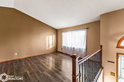 2012 E Maish Ave, Des Moines, IA 50320 photo 8