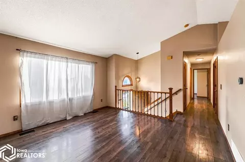 2012 E Maish Ave, Des Moines, IA 50320 photo 12