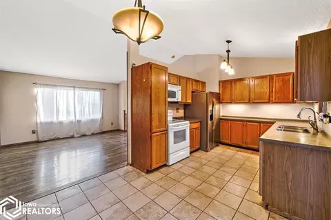 2012 E Maish Ave, Des Moines, IA 50320 photo 14