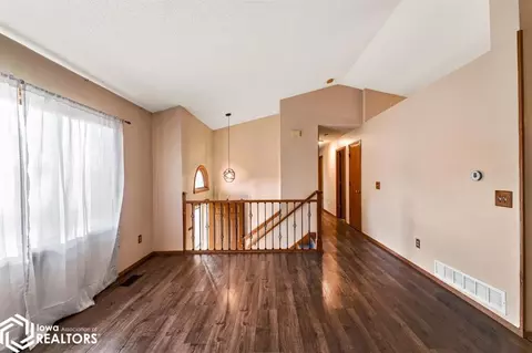 2012 E Maish Ave, Des Moines, IA 50320 photo 11