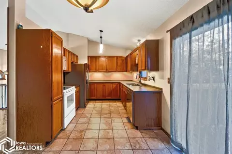 2012 E Maish Ave, Des Moines, IA 50320 photo 16