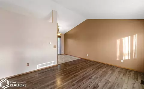 2012 E Maish Ave, Des Moines, IA 50320 photo 9