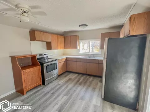 1001 2nd St NE, Hampton, IA 50441 photo 2