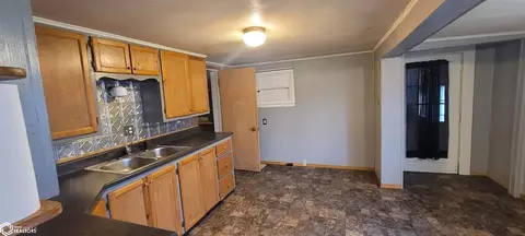 1202 S Main St, Centerville, IA 52544 photo 6