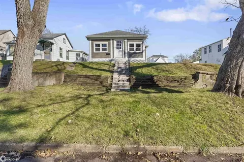 318 S Starr Ave, Burlington, IA 52601