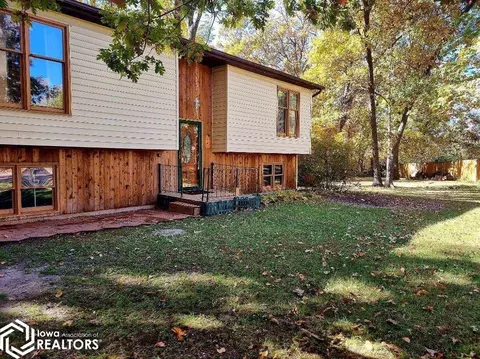 11409 Westwood Hills Dr, West Burlington, IA 52655