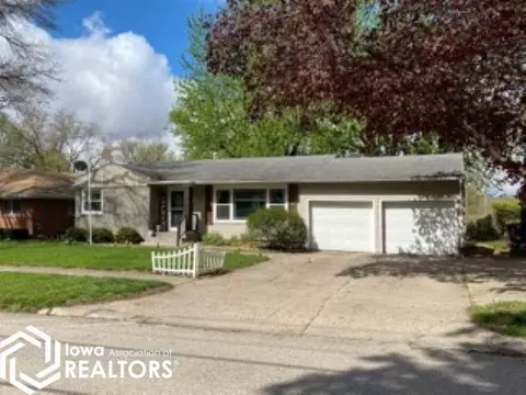 905 E Division St, Audubon, IA 50025