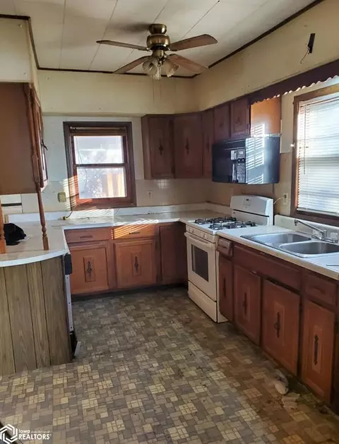 511 S Pine St, Creston, IA 50801 photo 2