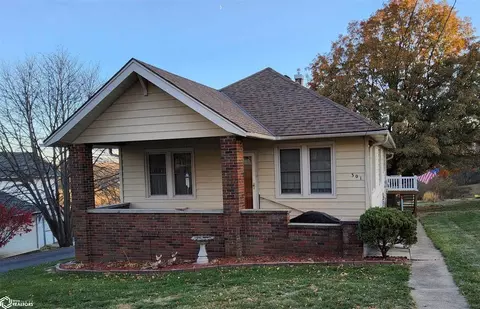 301 E Thomas St, Avoca, IA 51521 photo 1